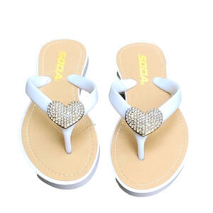 𝅺NEW Soda girls white flip flops with Rhinestone heart 12